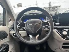 2023 Chrysler Pacifica Touring-L Touring-L | Leather Seats |... - Photo 12