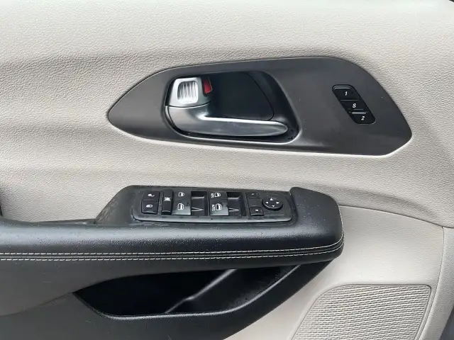 2023 Chrysler Pacifica Touring-L Touring-L | Leather Seats |... - Photo 13