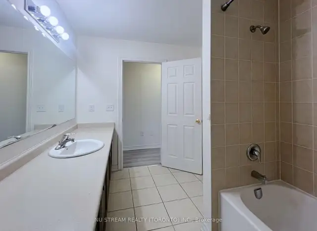 East Gwillimbury 4 1 Bedroom, 3 Bathroom Detached Home For Lease - Photo 6