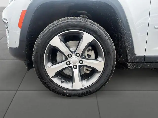 2022 Jeep Grand Cherokee 4xe Sunroof | Leather | SAVE $40,987... - Photo 9