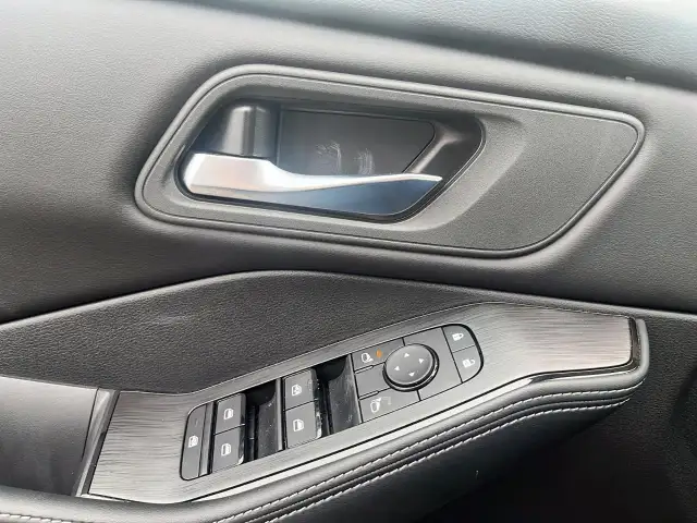 2025 Nissan Rogue Midnight Edition Midnight Edition | Low Mil... - Photo 14