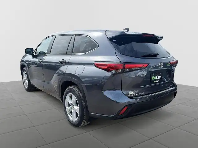 2023 Toyota Highlander LE LE | 8-passenger | Dual Climate Con... - Photo 4