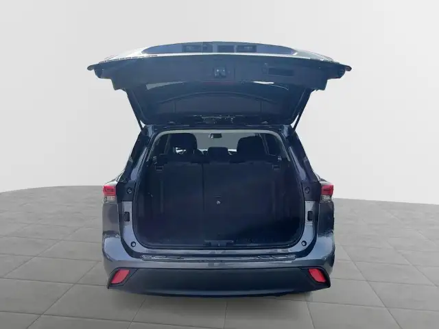 2023 Toyota Highlander LE LE | 8-passenger | Dual Climate Con... - Photo 6