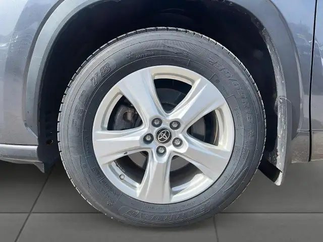 2023 Toyota Highlander LE LE | 8-passenger | Dual Climate Con... - Photo 8