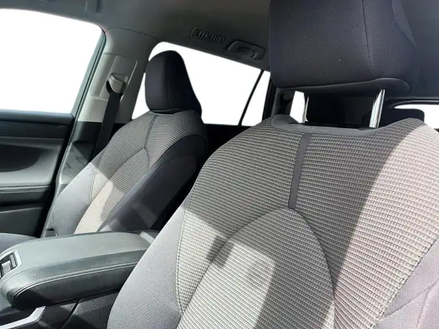 2023 Toyota Highlander LE LE | 8-passenger | Dual Climate Con... - Photo 9