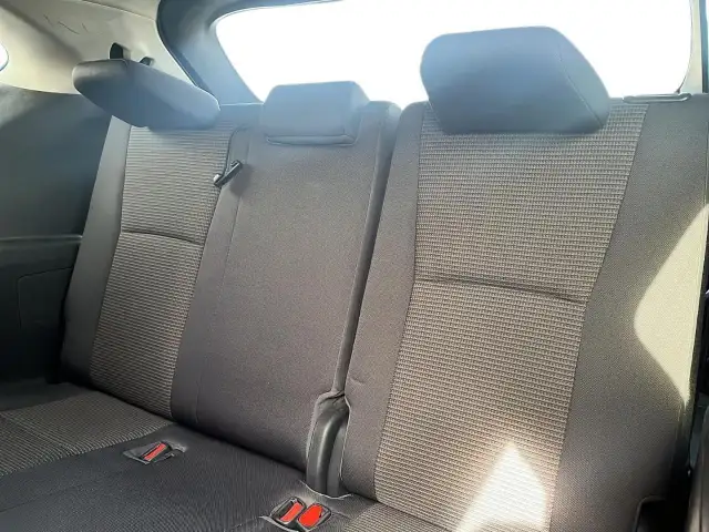 2023 Toyota Highlander LE LE | 8-passenger | Dual Climate Con... - Photo 11