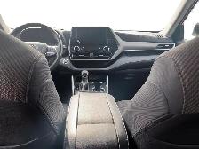 2023 Toyota Highlander LE LE | 8-passenger | Dual Climate Con... - Photo 12