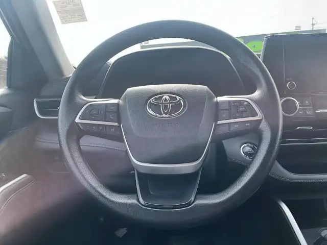 2023 Toyota Highlander LE LE | 8-passenger | Dual Climate Con... - Photo 13