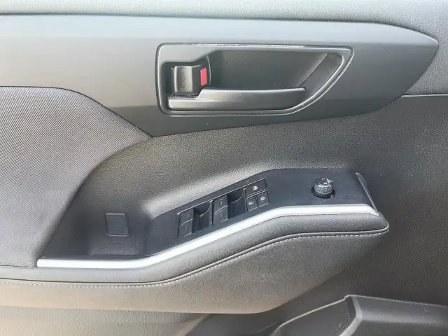 2023 Toyota Highlander LE LE | 8-passenger | Dual Climate Con... - Photo 14