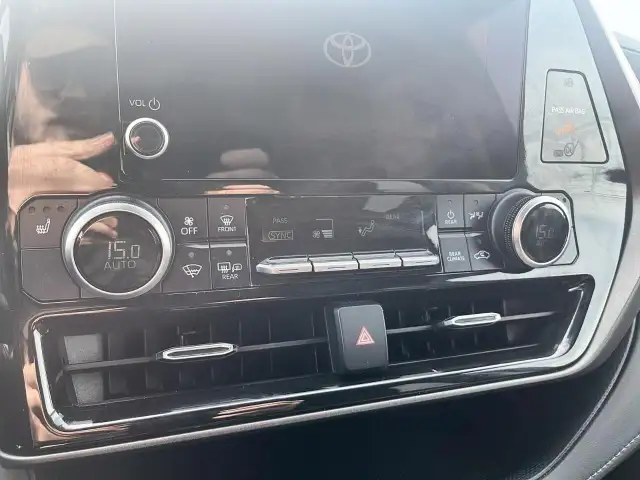 2023 Toyota Highlander LE LE | 8-passenger | Dual Climate Con... - Photo 15