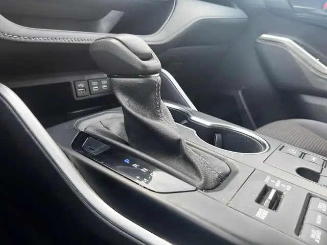 2023 Toyota Highlander LE LE | 8-passenger | Dual Climate Con... - Photo 16