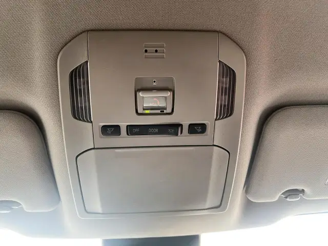 2023 Toyota Highlander LE LE | 8-passenger | Dual Climate Con... - Photo 18