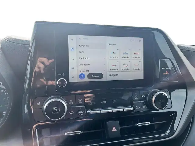 2023 Toyota Highlander LE LE | 8-passenger | Dual Climate Con... - Photo 20