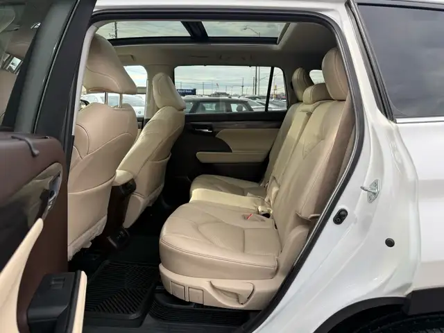 2021 Toyota Highlander Hybrid Limited AWD |ACCIDENT FREE|1-OWNER - Photo 19