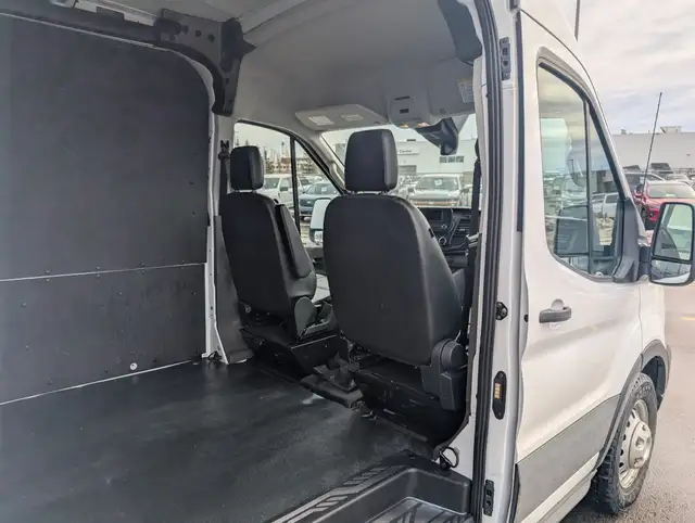 2025 Ford Transit Cargo Van - Photo 14