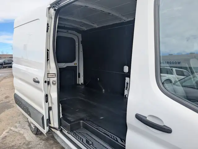 2025 Ford Transit Cargo Van - Photo 15