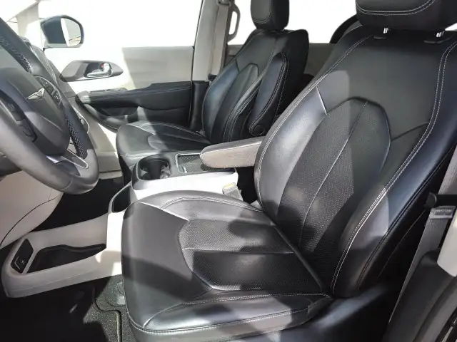 2023 Chrysler Pacifica Touring-L Touring- L| Leather Seats |... - Photo 10