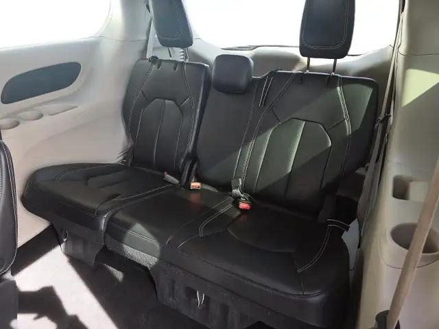 2023 Chrysler Pacifica Touring-L Touring- L| Leather Seats |... - Photo 12