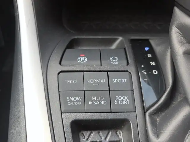 2024 Toyota RAV4 LE LE | Adaptive Cruise | Heated Seats - Photo 17