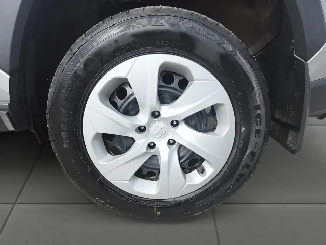 2024 Toyota RAV4 LE LE | Adaptive Cruise | Heated Seats - Photo 20