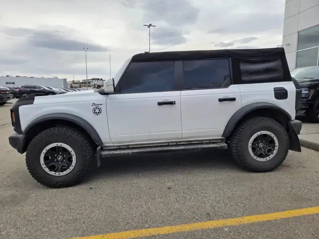 2023 Ford Bronco - Photo 2