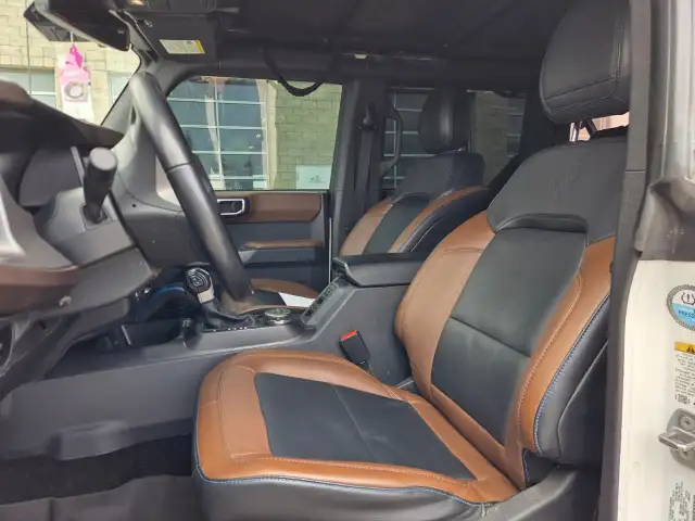2023 Ford Bronco - Photo 3