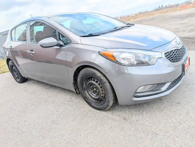 2016 Kia Forte 5-Door 5dr HB Auto EX | Heated seats! | Back-up c - Photo 3