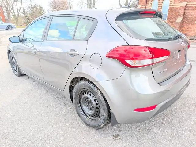 2016 Kia Forte 5-Door 5dr HB Auto EX | Heated seats! | Back-up c - Photo 5