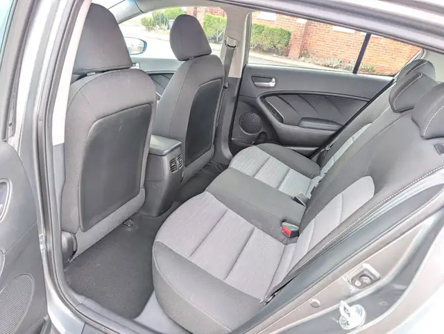 2016 Kia Forte 5-Door 5dr HB Auto EX | Heated seats! | Back-up c - Photo 8