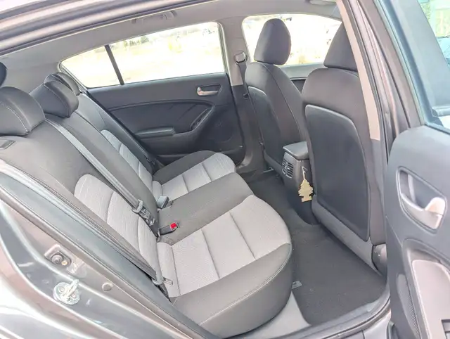 2016 Kia Forte 5-Door 5dr HB Auto EX | Heated seats! | Back-up c - Photo 10