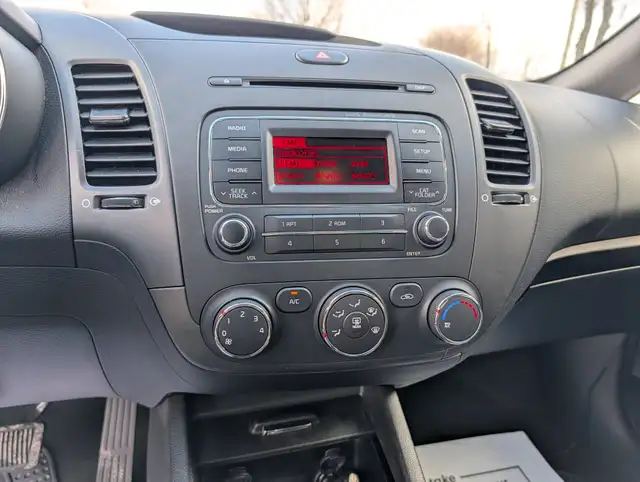 2016 Kia Forte 5-Door 5dr HB Auto EX | Heated seats! | Back-up c - Photo 13