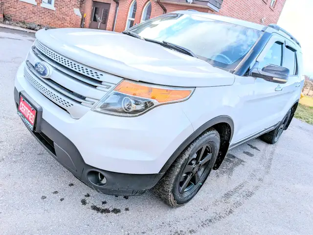 2011 Ford Explorer 4WD 4dr XLT | Sun-roof! | Heated seats! | Cle - Photo 2