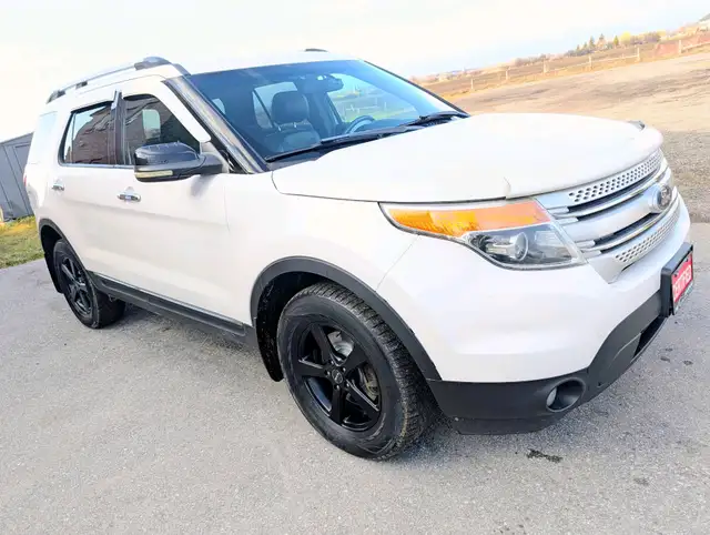 2011 Ford Explorer 4WD 4dr XLT | Sun-roof! | Heated seats! | Cle - Photo 3