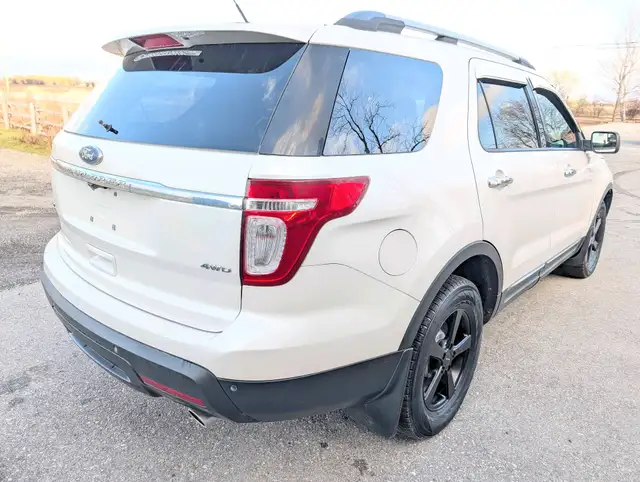 2011 Ford Explorer 4WD 4dr XLT | Sun-roof! | Heated seats! | Cle - Photo 4