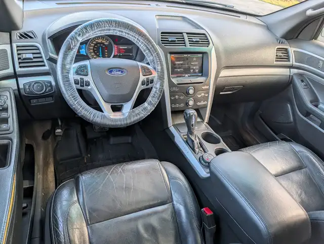 2011 Ford Explorer 4WD 4dr XLT | Sun-roof! | Heated seats! | Cle - Photo 8