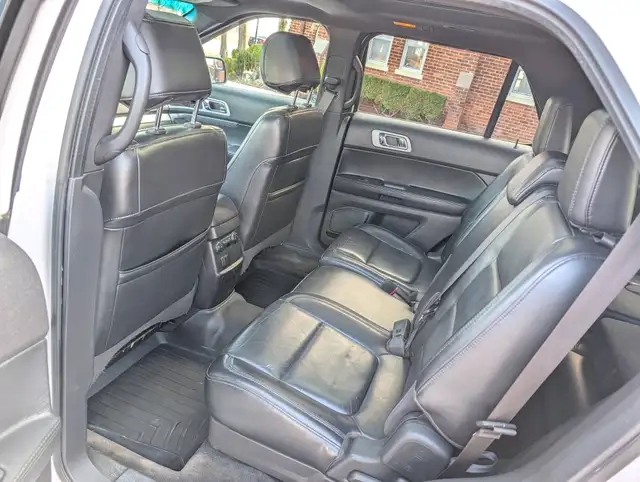 2011 Ford Explorer 4WD 4dr XLT | Sun-roof! | Heated seats! | Cle - Photo 9