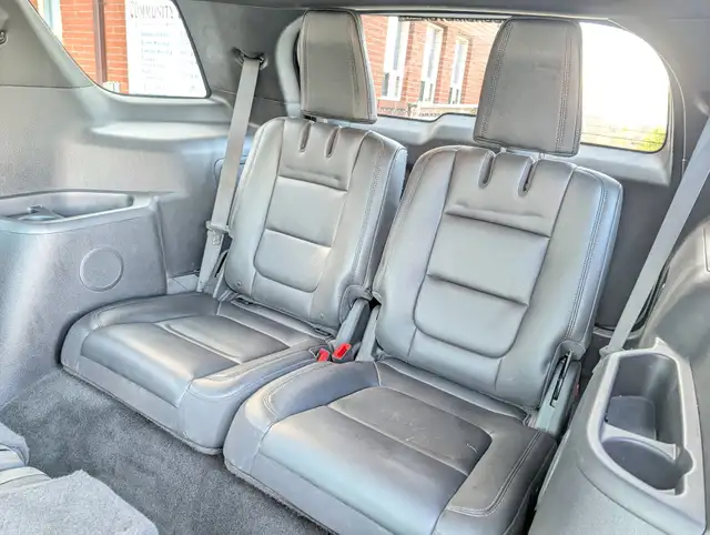 2011 Ford Explorer 4WD 4dr XLT | Sun-roof! | Heated seats! | Cle - Photo 10