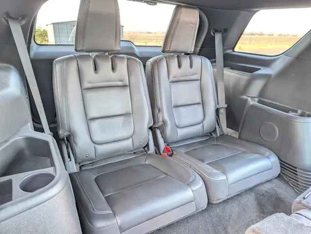 2011 Ford Explorer 4WD 4dr XLT | Sun-roof! | Heated seats! | Cle - Photo 11