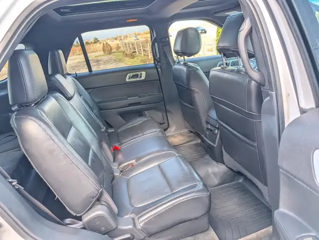 2011 Ford Explorer 4WD 4dr XLT | Sun-roof! | Heated seats! | Cle - Photo 13