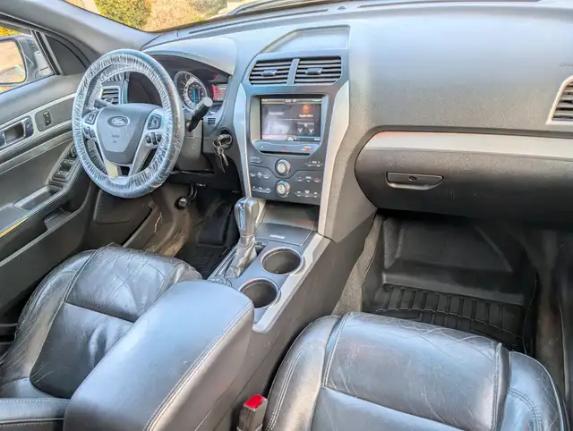 2011 Ford Explorer 4WD 4dr XLT | Sun-roof! | Heated seats! | Cle - Photo 14