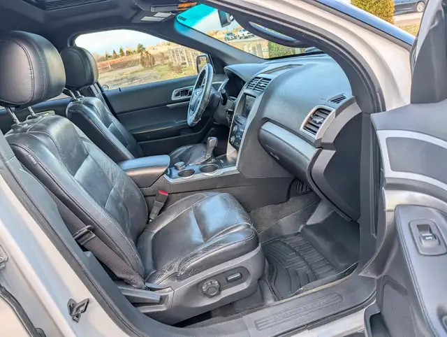 2011 Ford Explorer 4WD 4dr XLT | Sun-roof! | Heated seats! | Cle - Photo 15