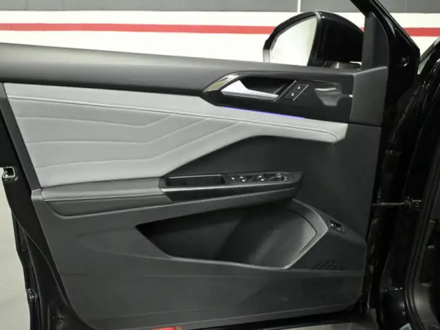 2024 Volkswagen Taos Highline No Accident Leather Panoroof BEATS - Photo 11
