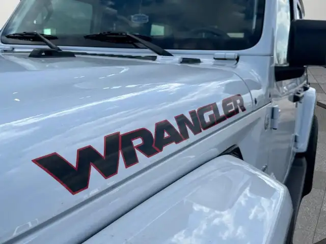 2018 Jeep Wrangler Unlimited Sahara Sahara| Low Kilometres|On... - Photo 10