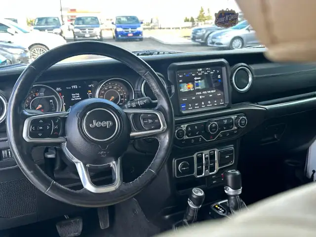 2018 Jeep Wrangler Unlimited Sahara Sahara| Low Kilometres|On... - Photo 13