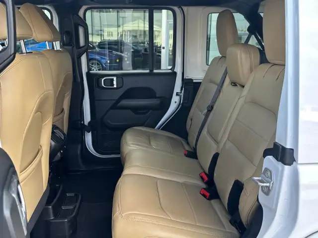 2018 Jeep Wrangler Unlimited Sahara Sahara| Low Kilometres|On... - Photo 14