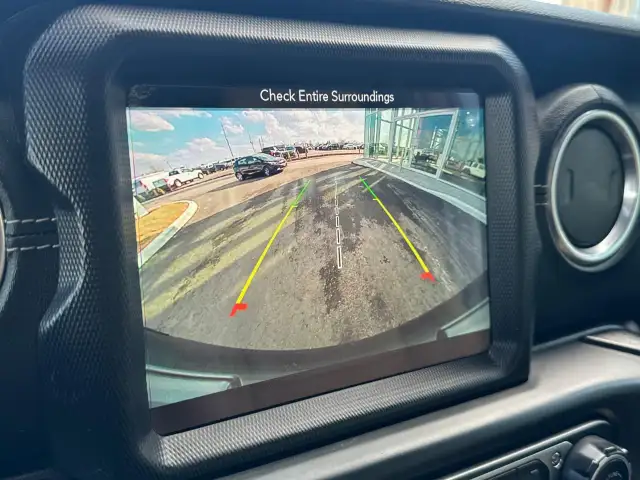 2018 Jeep Wrangler Unlimited Sahara Sahara| Low Kilometres|On... - Photo 16