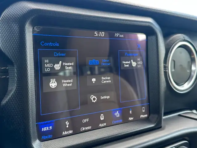 2018 Jeep Wrangler Unlimited Sahara Sahara| Low Kilometres|On... - Photo 17