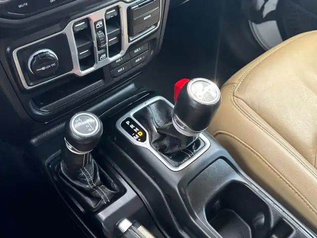 2018 Jeep Wrangler Unlimited Sahara Sahara| Low Kilometres|On... - Photo 18