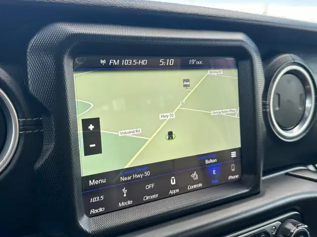 2018 Jeep Wrangler Unlimited Sahara Sahara| Low Kilometres|On... - Photo 19