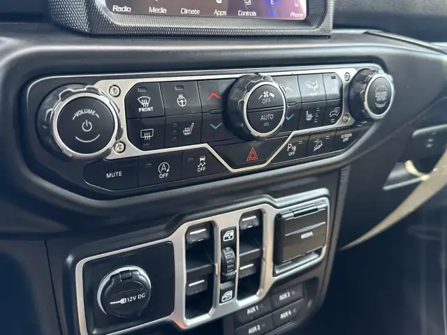 2018 Jeep Wrangler Unlimited Sahara Sahara| Low Kilometres|On... - Photo 20